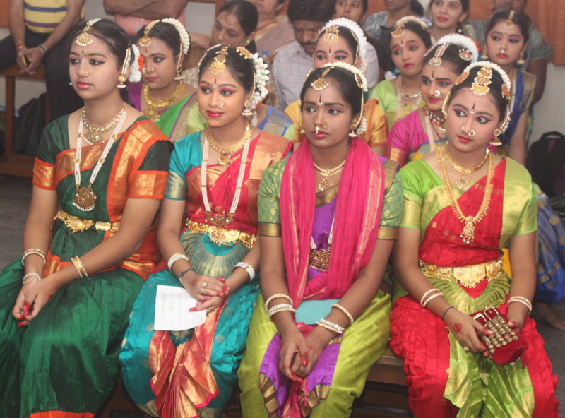 bharatanatyam-group-dance bharatanatyam-group-dance